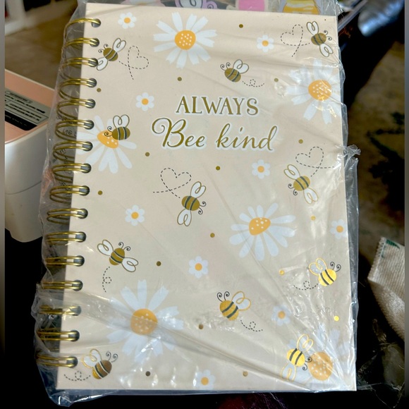 Journal spiral always be kind bee 🐝 themed four tabs flower bee flower honeypot - Picture 1 of 5